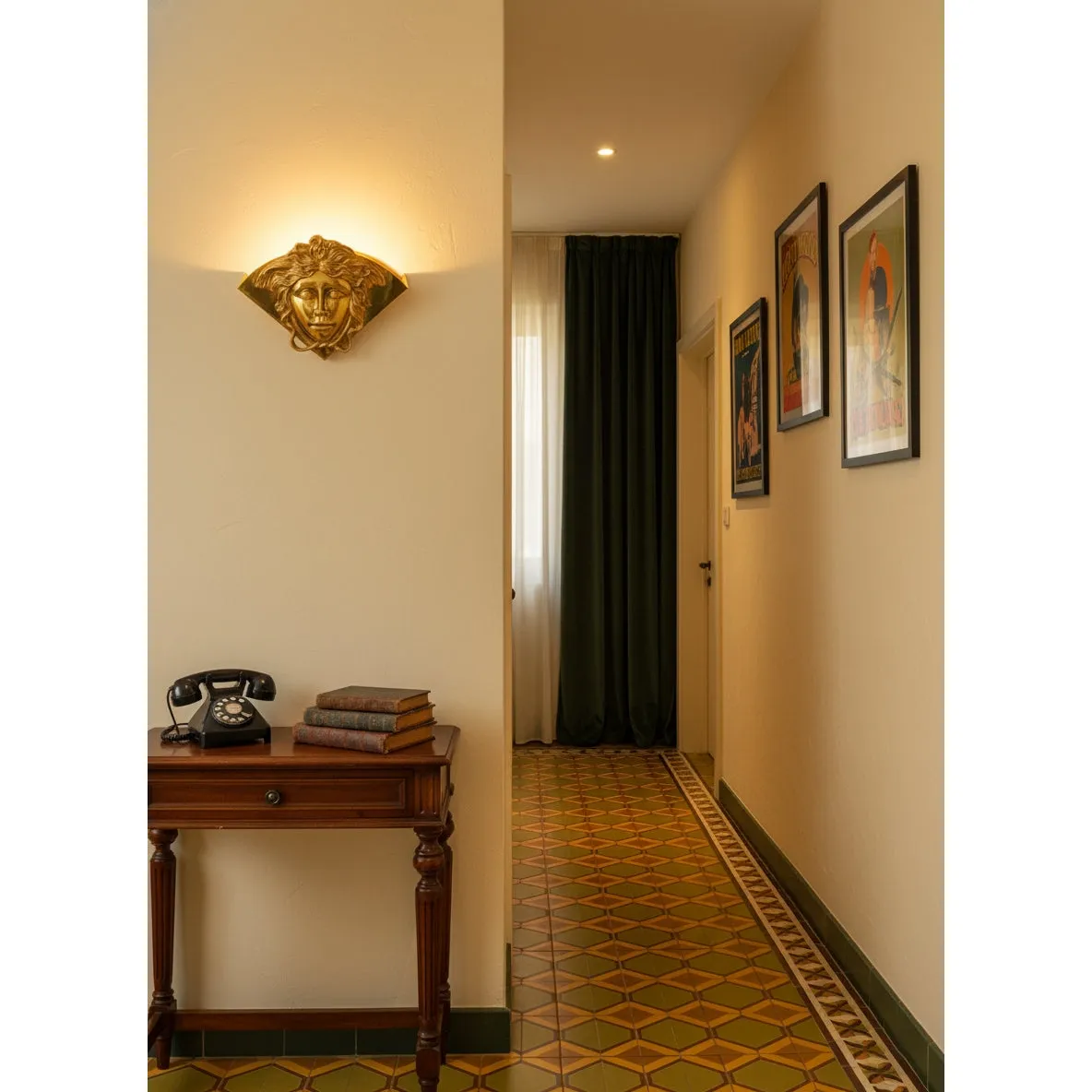 Sphinx Brass Wall Lamp D744