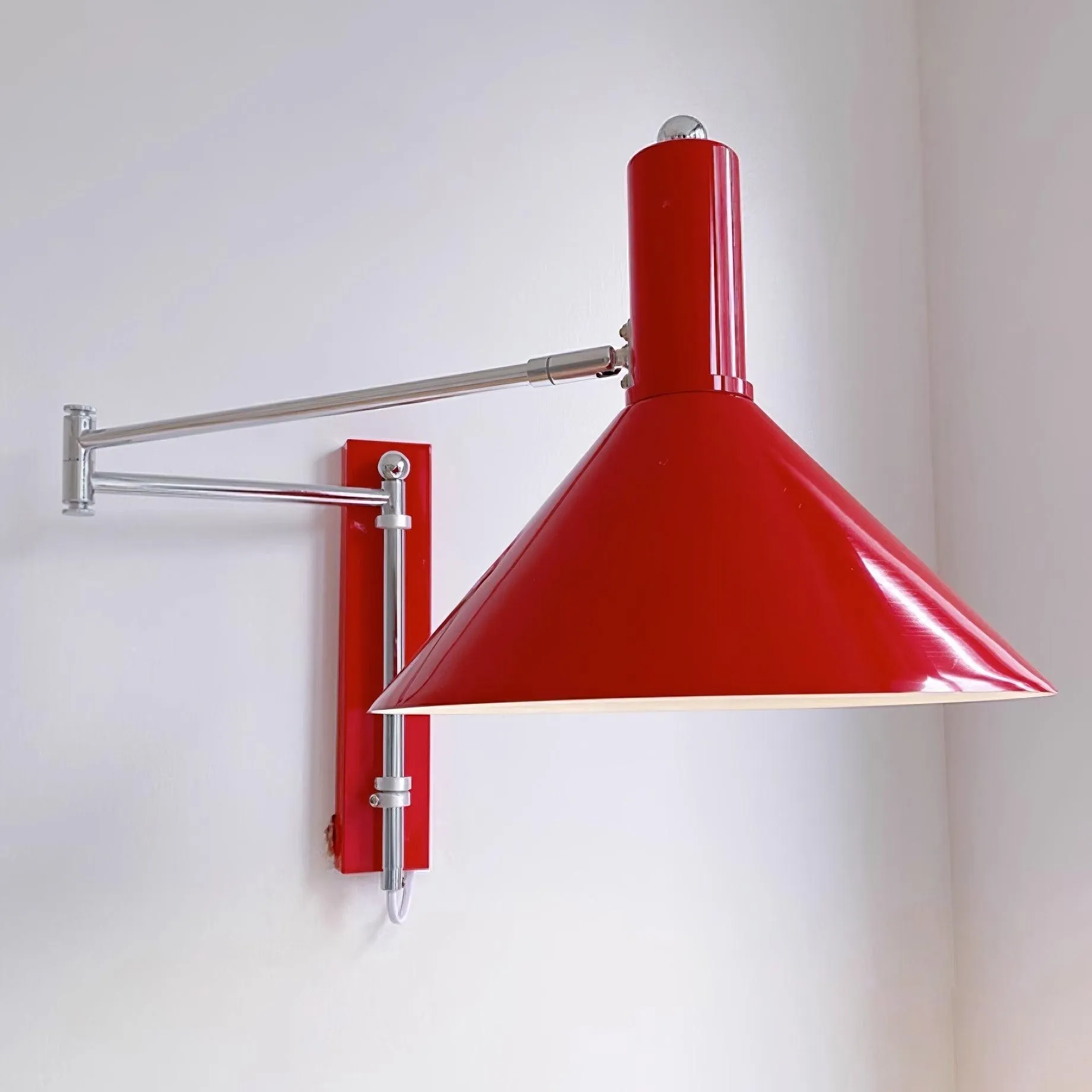 Adjustable Swing Arm Peak Plug In Wall Lamp S189