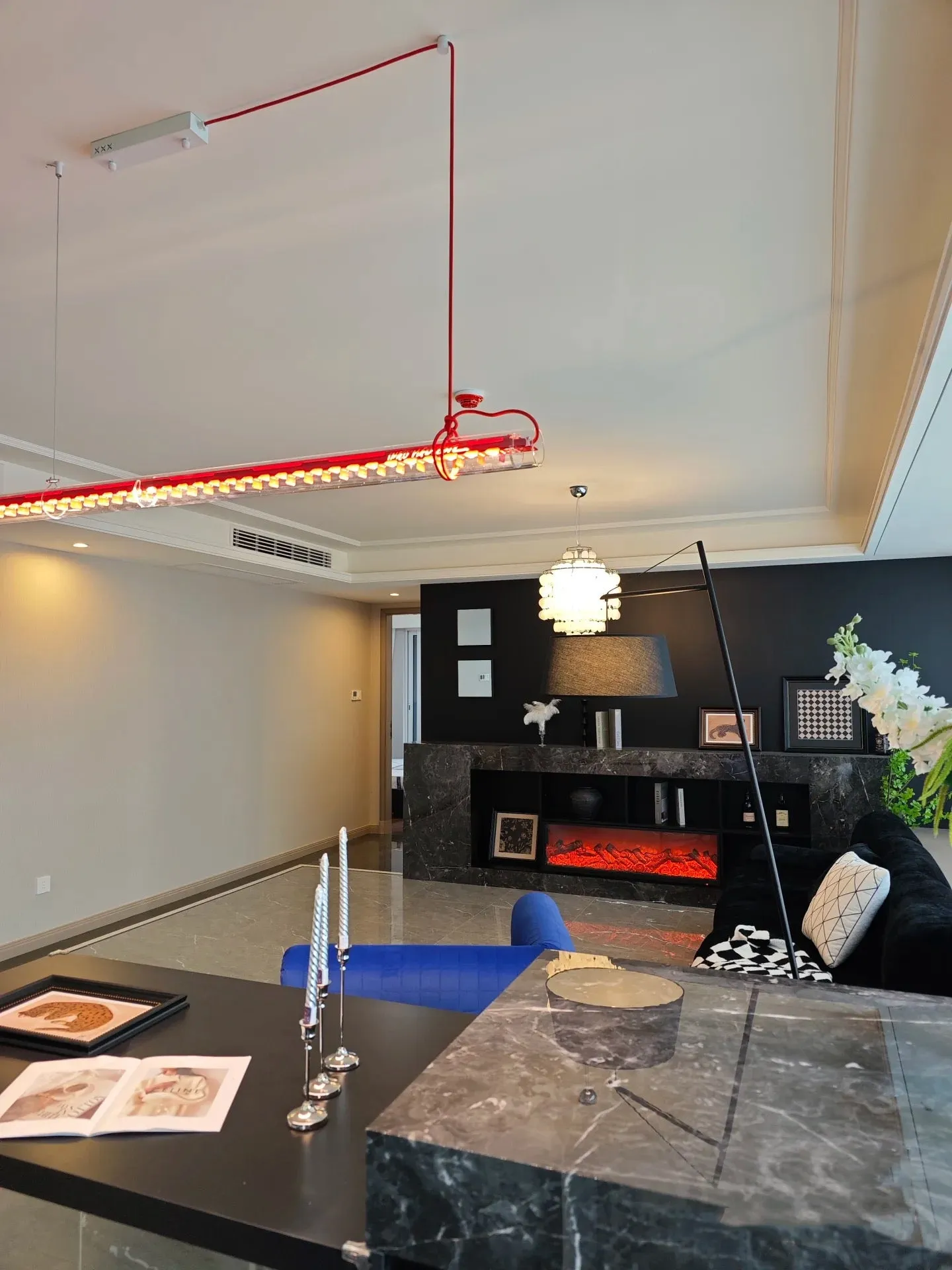 Tubular Linear LED Pendant Lamp D696