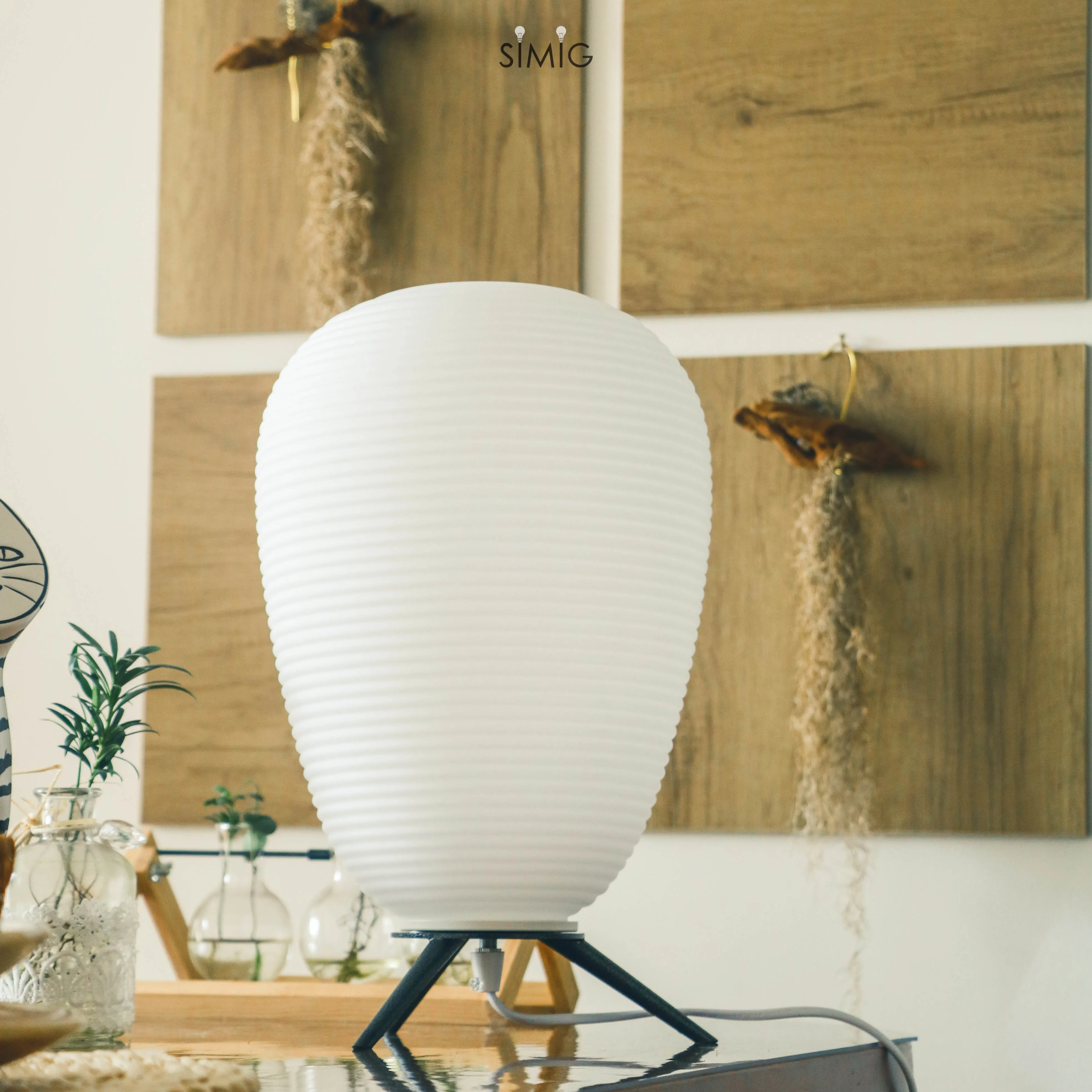 White Tripod Table Lamp for Bedroom S37