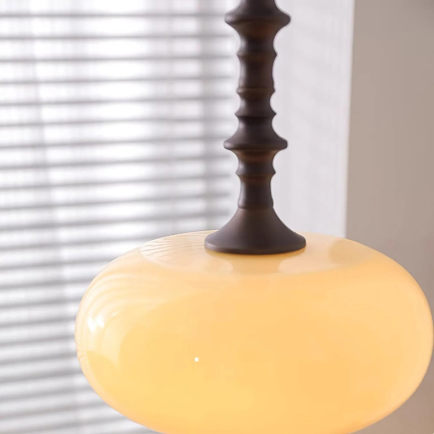Modern Simple Cream Smooth Small Pendant Lamp M265