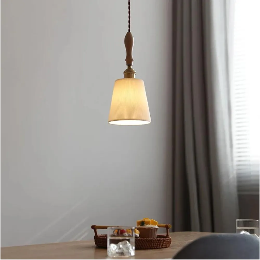 The Charming Chandelier Vintage D862